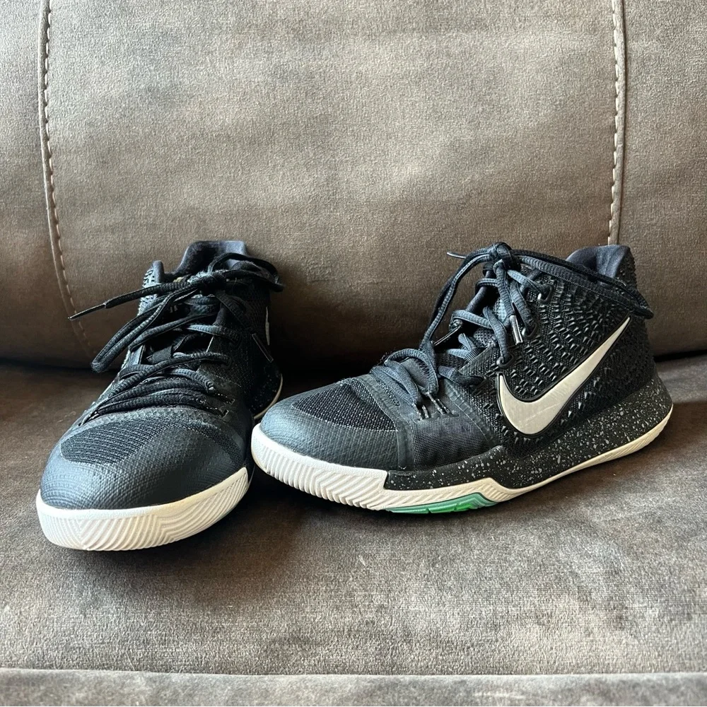 Nike Kyrie 3 Duke Sepatu Basket 852395-102 Youth 6.5